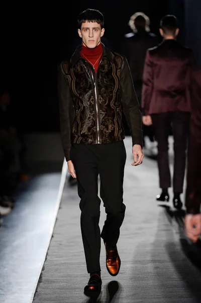 Look 14